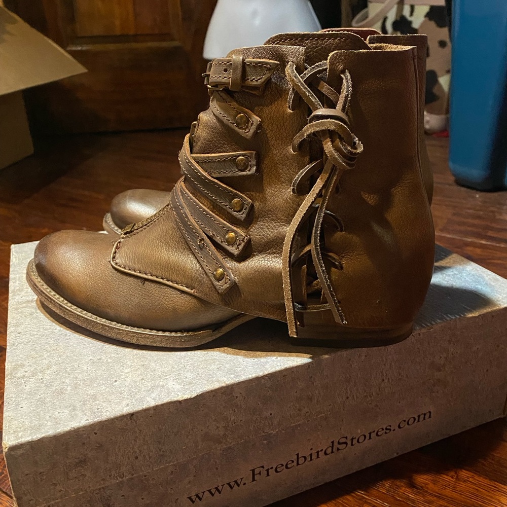 Freebird Limerick size 8. Worn one time for a couple hours.